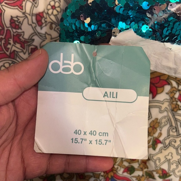 Pillow with Sequins - Picture 5 of 7